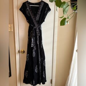 Lucky Brand Black Sleeveless V-Neck Maxi Dress